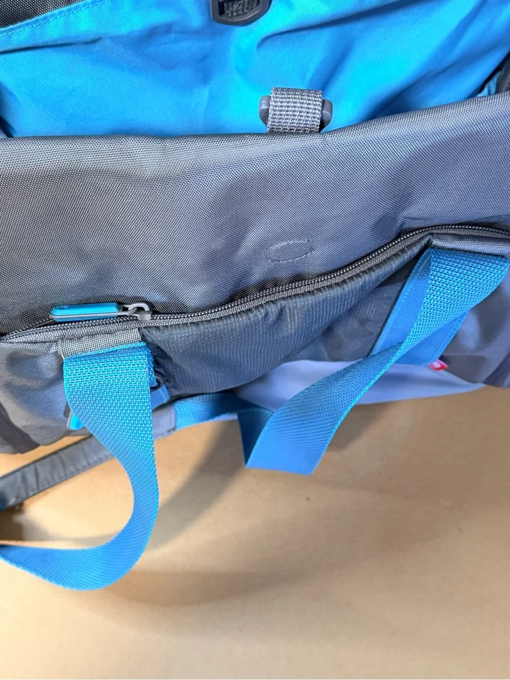 Skip Hop Fit All Access Messenger Diaper Bag in Gray/Turquoise W Changing Pad